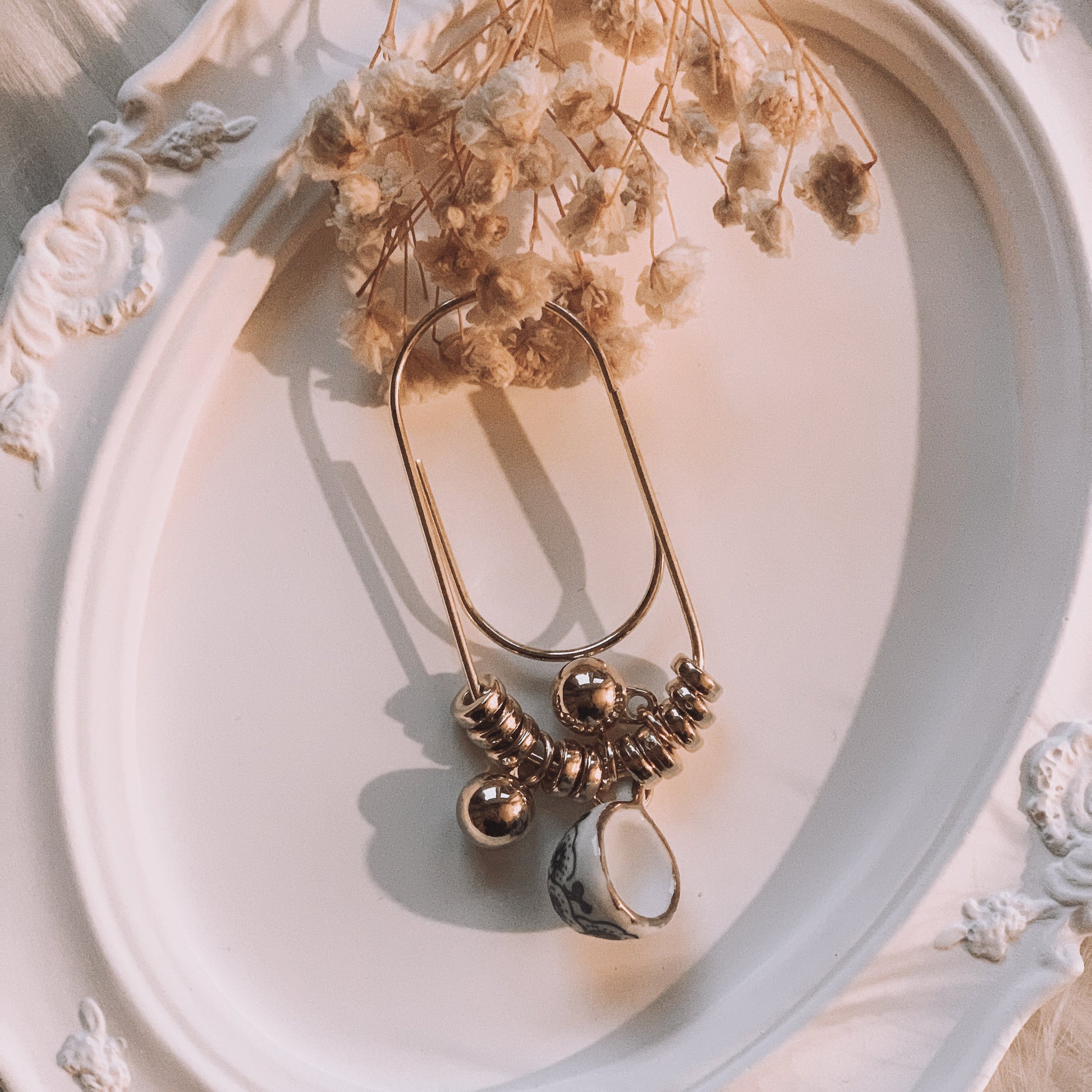 Decorative planner paperclip bookmark

Cute planner accessory gold paperclip